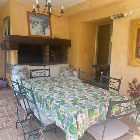 La Maison Vieille